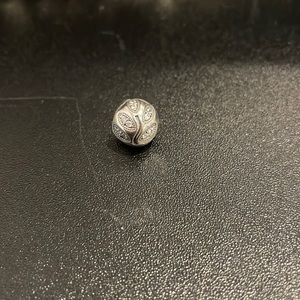 Pandora clip with sparkling leaf